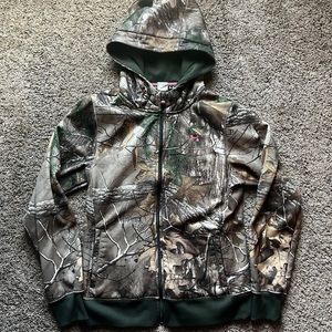 Women’s Under Armour Camo zip up - size medium